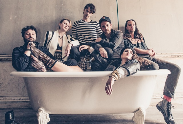 Holy Moly & The Crackers