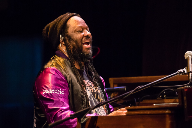 Delvon Lamarr Organ Trio