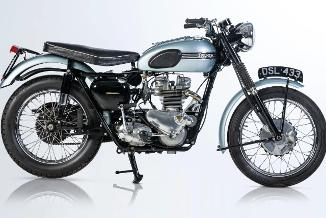 Start to End perform Prefab Sprout 'Steve McQueen'