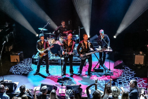 Super Diamond - The Neil Diamond Tribute