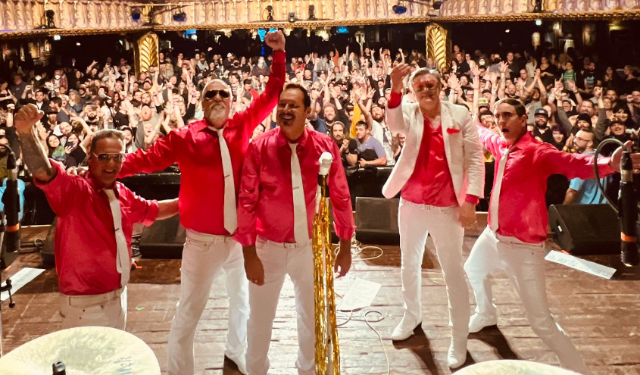 Me First and the Gimme Gimmes Image