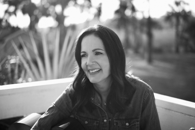 Lori McKenna Image