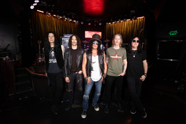 SLASH featuring Myles Kennedy and The Conspirators
