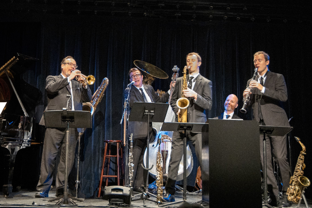 Anderson Brothers play Louis Armstrong featuring Vince Giordano
