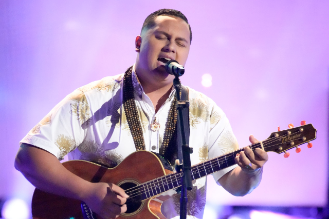 Hawaiʻiʻs Kamalei Kawaʻa from The Voice