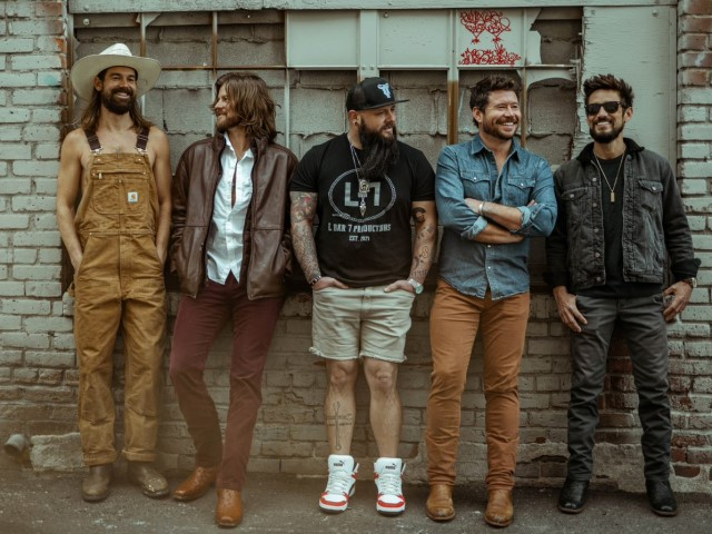 Shane Smith & The Saints Knitting Factory