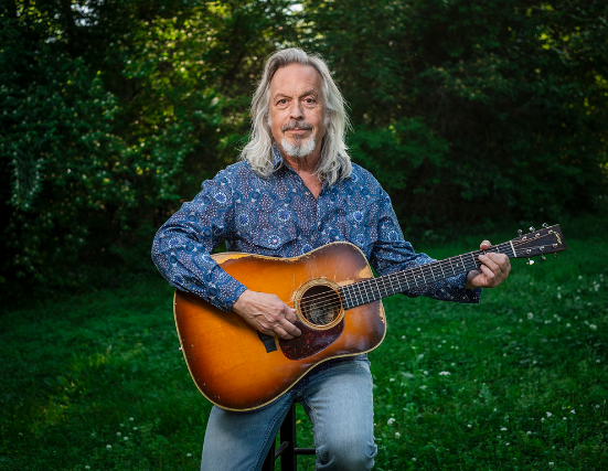 JIm Lauderdale w. guests *partially seated*