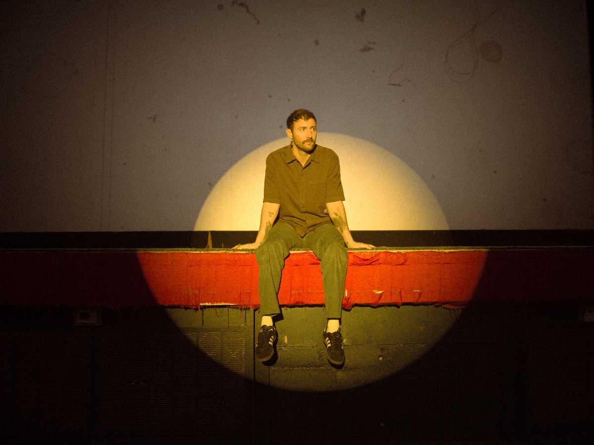 RUSTON KELLY - PALE, THROUGH THE WINDOW TOUR