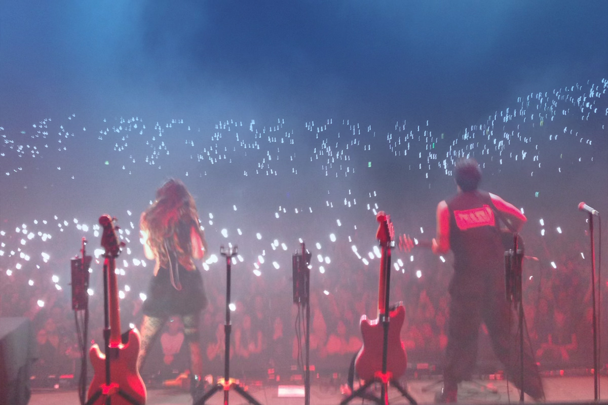 BETWEEN FRIENDS – WOW! TOUR