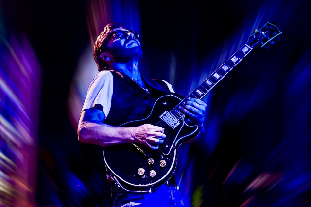 Al Di Meola Electric Band - Land of the Midnight Sun
