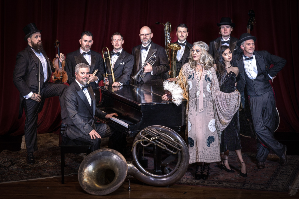 Magic Bag Presents: Squirrel Nut Zippers Christmas Caravan 2...
