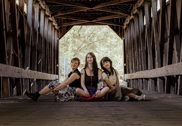Sweet Dee & The Wild Honeys with Red Thyme