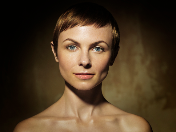 HOLIDAY SWINGIN’ – A KAT EDMONSON CHRISTMAS at Scullers Jazz Club – Boston, MA