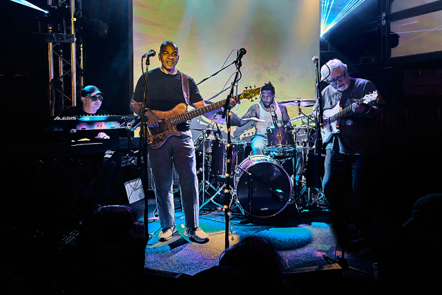 GARAJ MAHAL (EARLY SHOW)