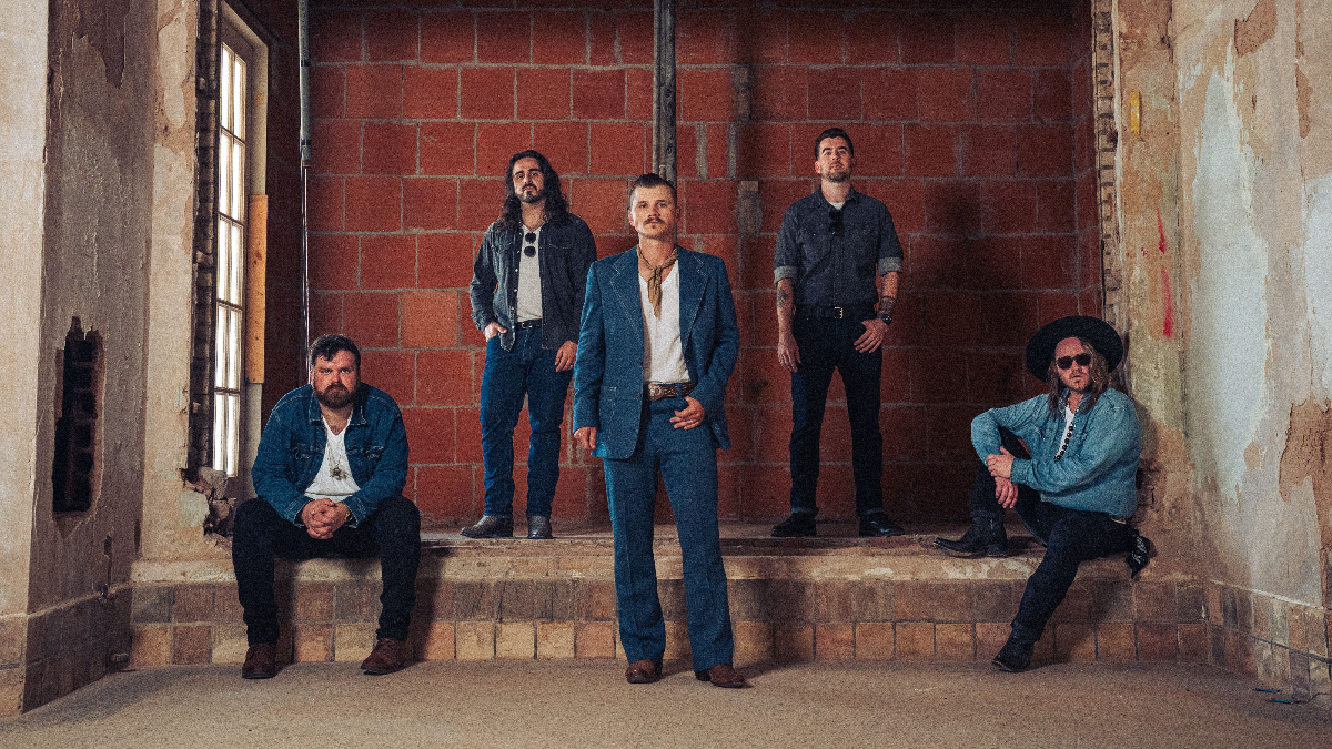 Kolton Moore & the Clever Few - The Place That I Call Home T...