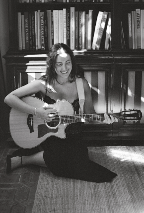 Using concert image Emma Rosenkranz • DIME. concert image
