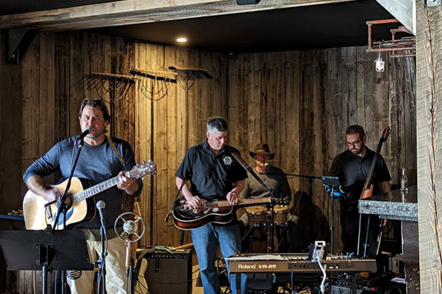 Brunch: Dim Lights, Thick Smoke at Daryl’s House – Pawling, NY