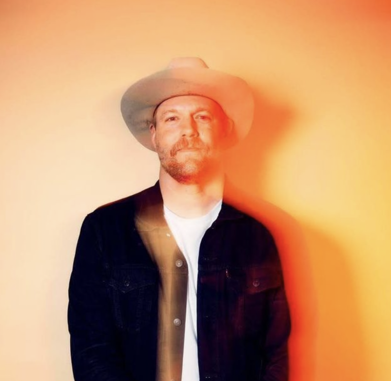 In The Round with Ben Roberts & friends