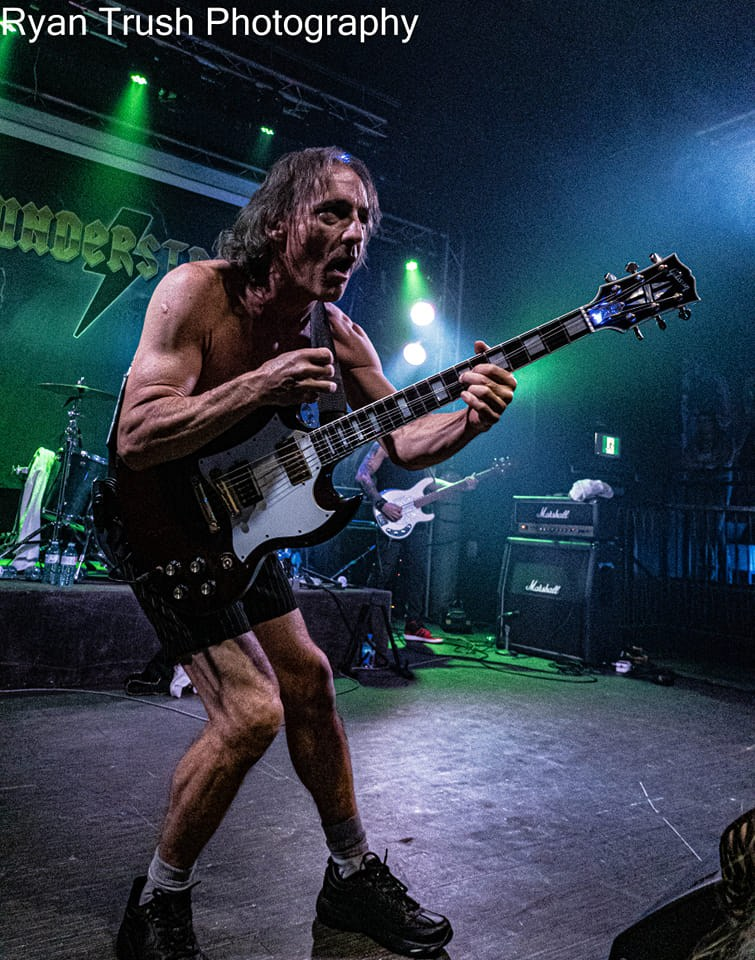 AC-DC TRIBUTE THUNDERSTRUCK