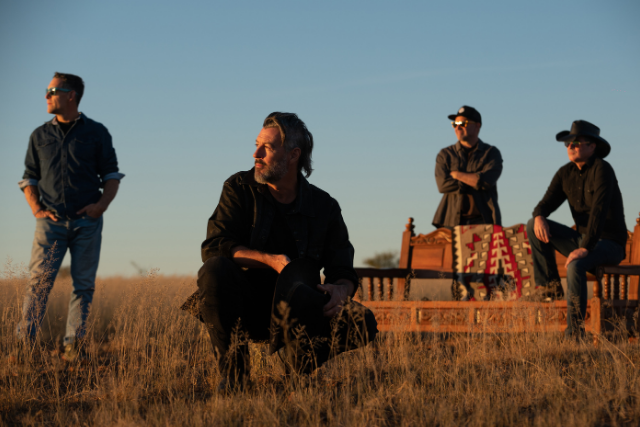 ROGER CLYNE & The Peacemakers Return to FITZGERALDS