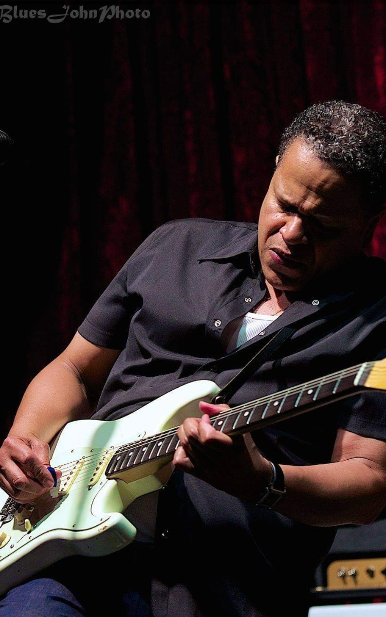 EDDIE MARTINEZ