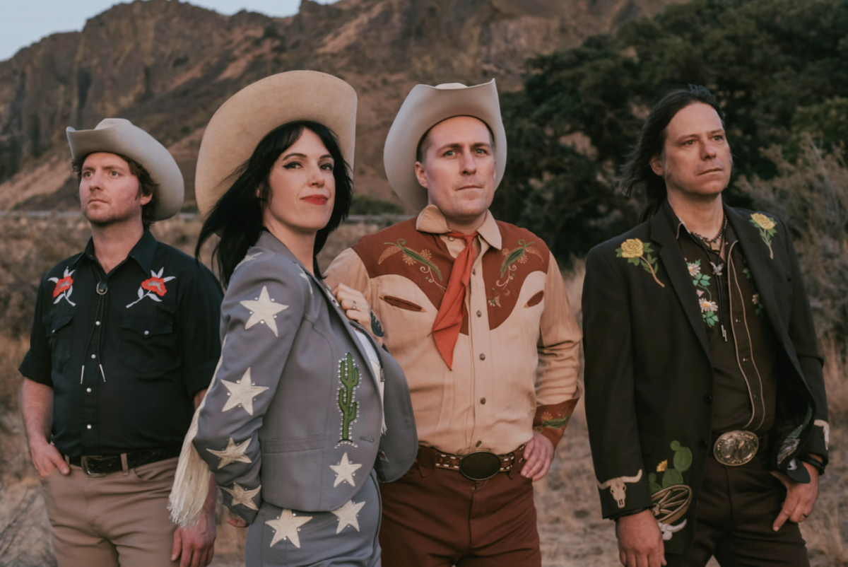 JENNY DON'T AND THE SPURS Return to the SIDEBAR!