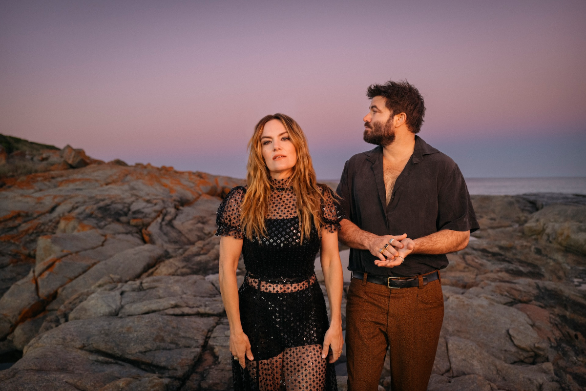 ANGUS & JULIA STONE