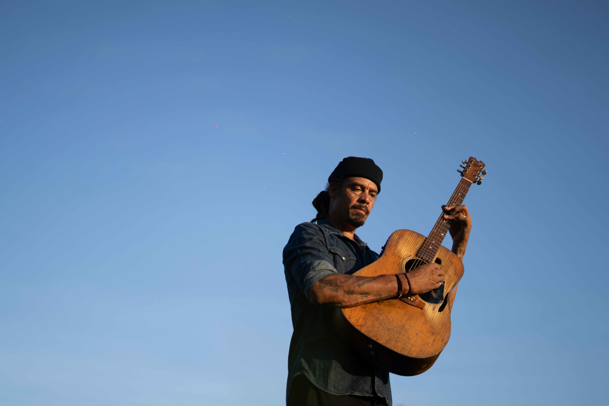 Michael Franti Trio - Heartstrings & Dynamite w/ The Wheeland Brothers (acoustic)