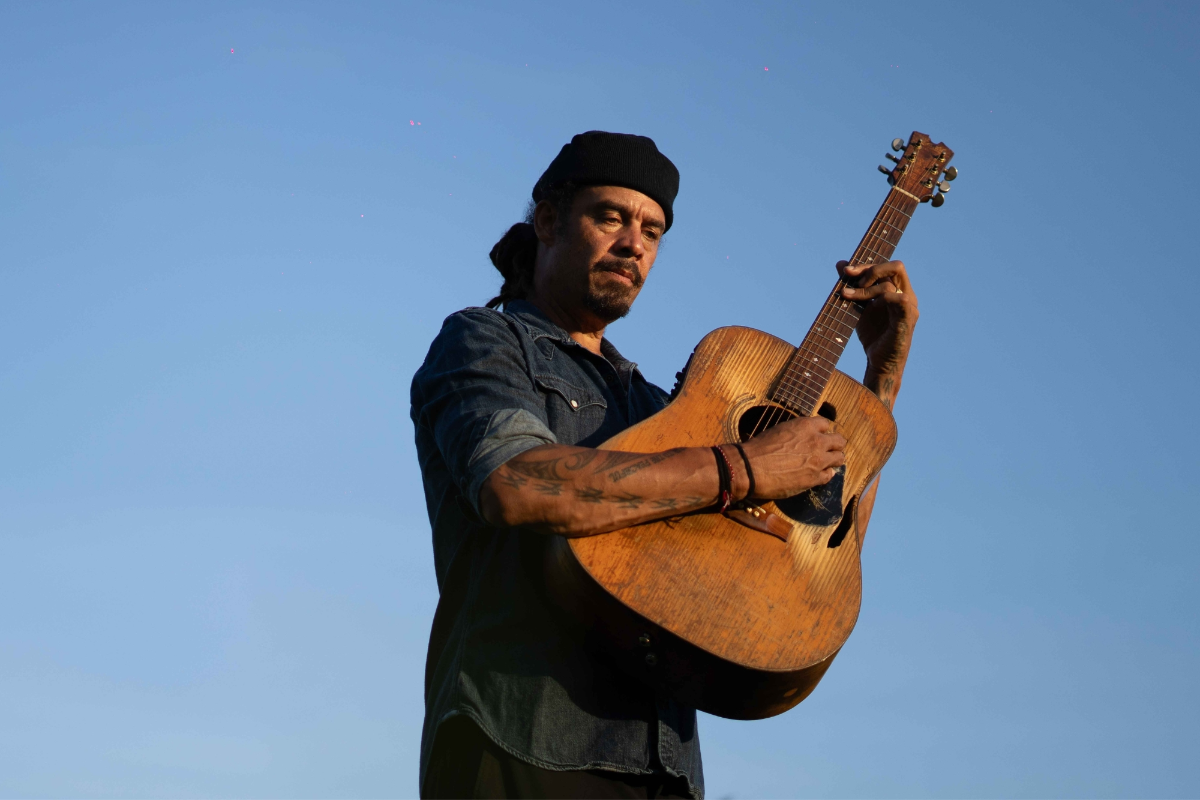 Michael Franti Trio - Heartstrings & Dynamite