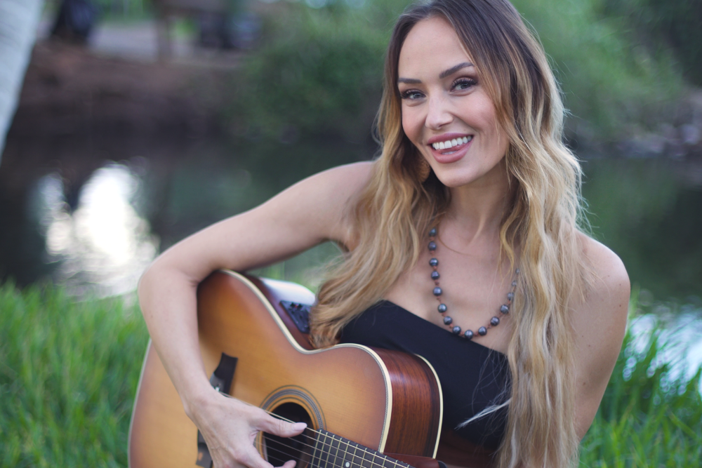 Anuhea's "Grateful & Grooving" Thanksgiving Celebration