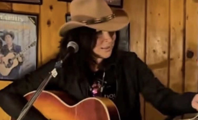 In The Round with Lisa Carver, Cheley Tackett, Annie Mosher & Helene Cronin