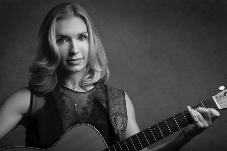 In The Round with Caroline Watkins & friends