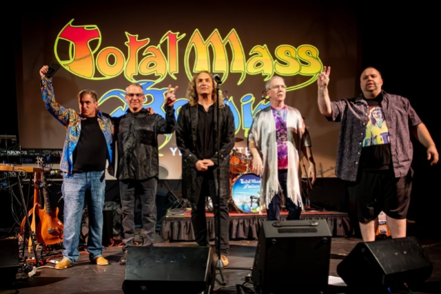 Total Mass Retain YES Tribute Band