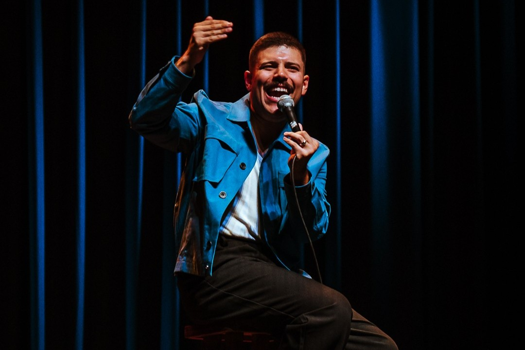 Angelo Colina (Show en Español)