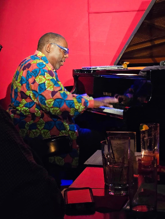 Image of CYRUS CHESTNUT Image of CYRUS CHESTNUT