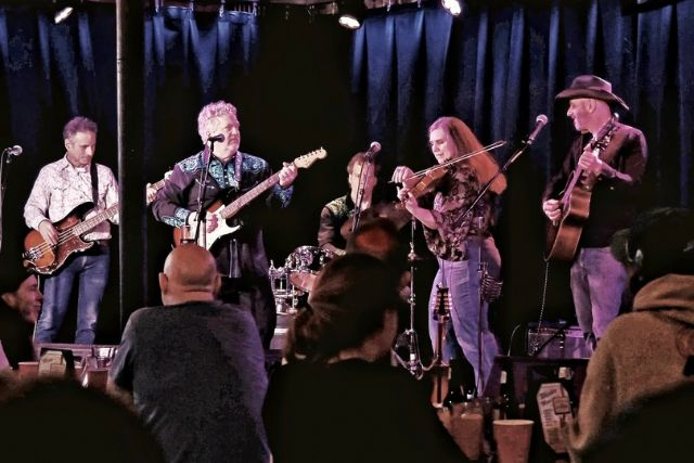 Reverie Stone Country Holiday Extravaganza