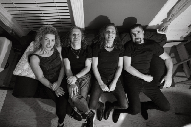 The Machine Performs Pink Floyd - Unplugged