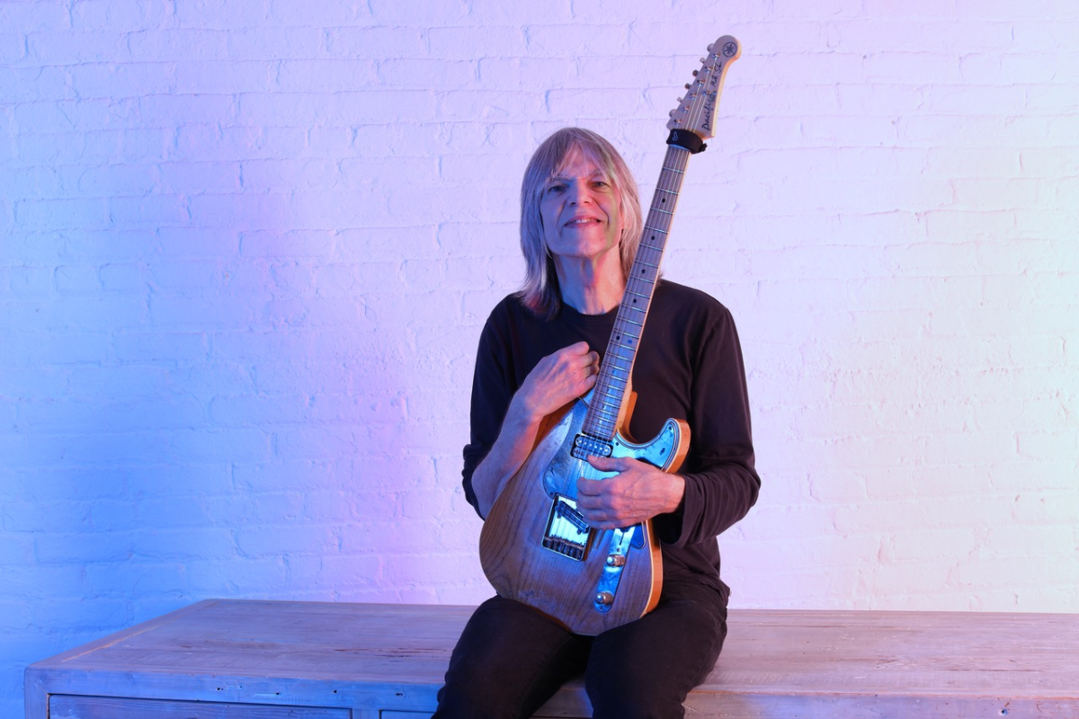 Mike Stern Band Featuring: Dennis Chambers, Gary Grainger, Bob Franceschini, Leni Stern