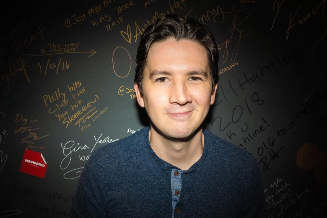 Santi Espinosa - ESPANGLISH (English/Spanish Show)