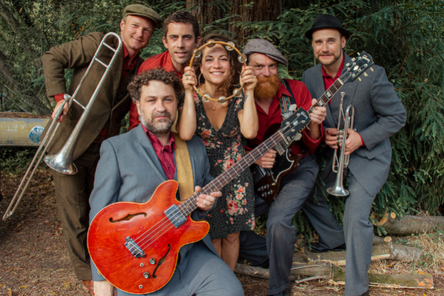 THE CREPE PLACE GARDEN PARTY WITH HARRY AND THE HITMEN