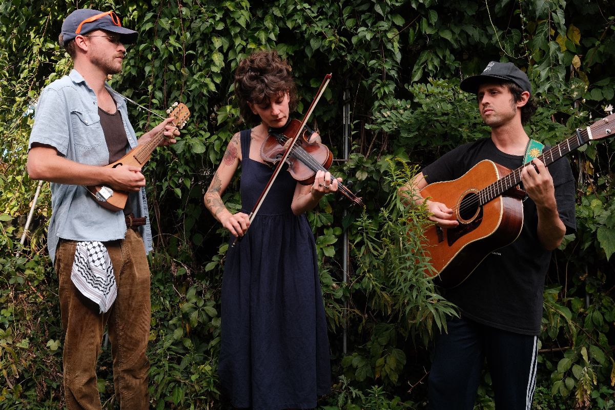 Happy Hour w/ Ditch Tea Steepers at Woodlands Tavern