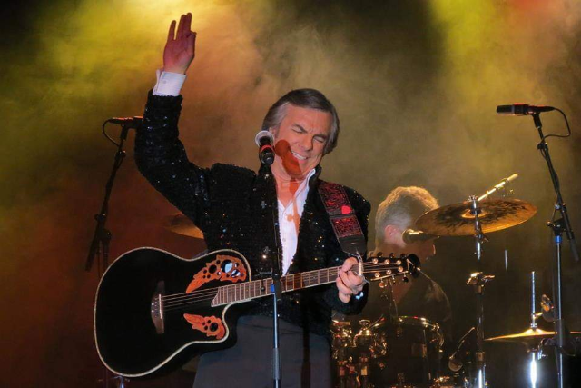 The World's #1 Neil Diamond Tribute Sweet Caroline Starring Jay White