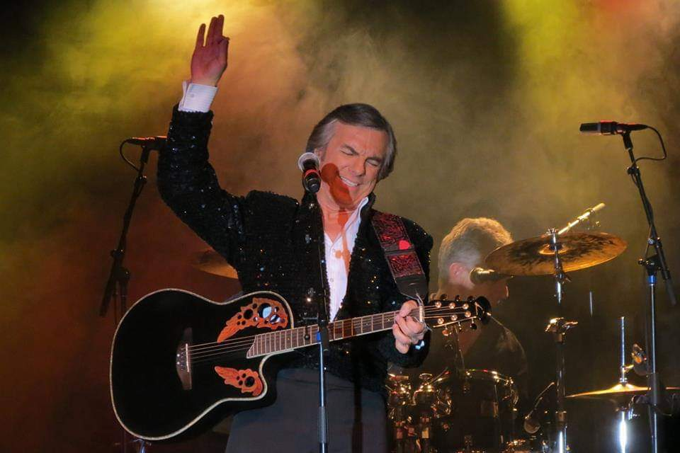The World's #1 Neil Diamond Tribute Sweet Caroline Starring Jay White