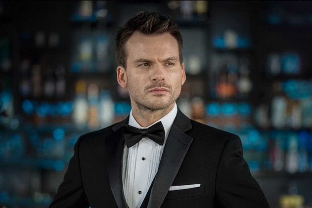 The Extraordinary Card Magic of Jason Ladanye
