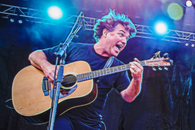 Keller Williams plus Sunstroke Serenaders